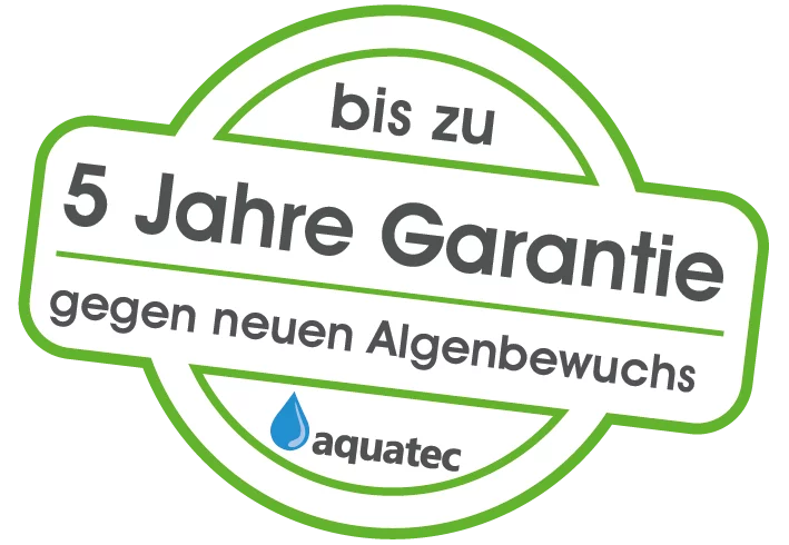 Grünes Siegel: 5 Jahre Garantie gegen Algenbewuchs bei Fassadenreinigung von Aquatec.